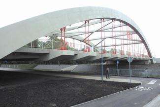 Prezydent Krzysztof Żuk tłumaczy, że dług zaciągany jest po to, by miejska kasa miała na tzw. wkład własny do inwestycji współfinansowanych przez Unię Europejską. Na zdjęciu: oddany w tym roku do użytku most 700-lecia Lublina