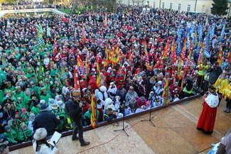 Ostatnim punktem orszaku był dziedziniec Pałacu Czartoryskich, gdzie królowie oddali pokłon przed świętą rodziną