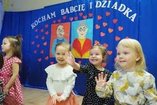 Uśmiech i wzruszenie. Dzień babci i dziadka u przedszkolaków