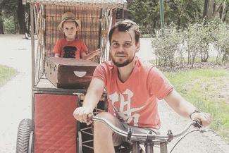 Konrad Biel i jego ArtBike - jeden z ubiegłorocznych stypendystów 