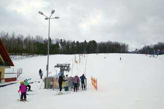 Jest śnieg, stoki czynne, można zjeżdżać. Tak było dziś w Rąblowie [zdjęcia]