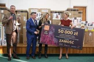 Zamość "Świetlną Stolicą Polski”. Sprzęt za 50 tys. zł trafi do potrzebujących [zdjęcia]