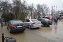 Parking Litewski. Przyjechali odsłonić pomnik, parkowali na placu. Mandatów nie było