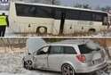 Dzieci jechały do szkoły. W autobus uderzył samochód