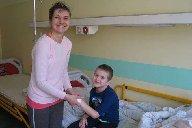 Mama Przemka Skołyszewskiego bała się, że jeśli leczenie się przedłuży, to chłopiec zostanie przewieziony do innego szpitala. Mały Przemek trafił na oddział na dzień przez planowanym zawieszeniem oddziału