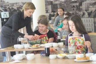 Warsztaty trwają od 29 stycznia do 9 lutego, a codziennie bierze w nich udział łącznie około 60 dzieci