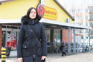 Jolanta Palmer ruszyła na pomoc koledze ze sklepu. Akcję przypłaciła urazem kolana