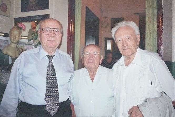 Z lewej Arkadij Weisspapier, w środku również nieżyjący Sycha Białowicz, a po prawej Siemion Rozenfield, który mieszka w Izraelu