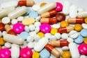 Leki w internecie.  Połowa z nich jest sfałszowana. Co zawierają fałszywki?