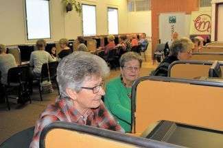 Podczas szkolenia, seniorzy uczyli się m.in. korzystania z przeglądarki internetowej i portali społecznościowych