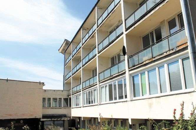 Zbudowany w latach 60. ubiegłego wieku „Dom Nauczyciela” przy ul. Kołłątaja w Puławach to siedziba utworzonego 12 lat temu Młodzieżowego Ośrodka Socjoterapii. Budynek wymaga ocieplenia i wymiany większości instalacji