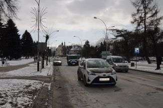 Staruszek przechodził przez pasy. Wjechała w niego toyota 