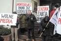 W obronie wolności wypowiedzi w poniedziałek przed siedzibą TVP lublin pikietowała grupa kilkunastu zwolenników KOD i Obywateli RP