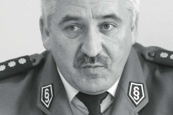 Funkcję dyrektora szpitala Jacek Buczek objął po zdjęciu policyjnego munduru
