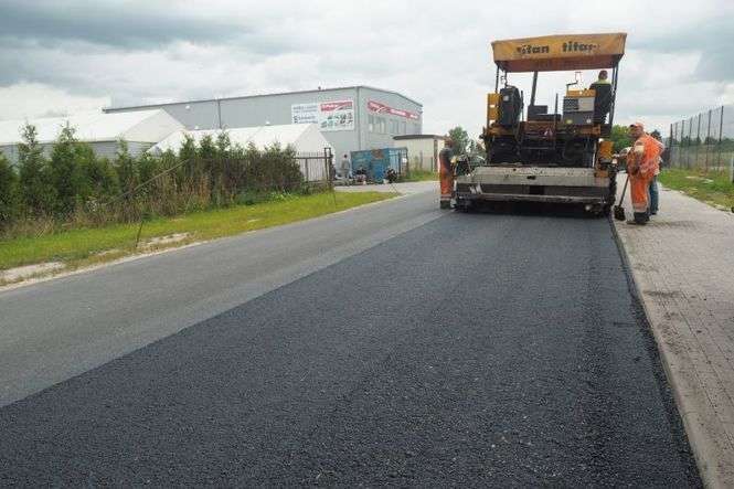 W całej Polsce na budowę dróg gminnych i powiatowych rząd przekaże w tym roku dodatkowe 500 mln zł