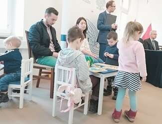 – Dzięki pieniądzom z 500 Plus nasza rodzina może lepiej funkcjonować – mówią państwo Jaroszowie, którzy wychowują sześcioro dzieci