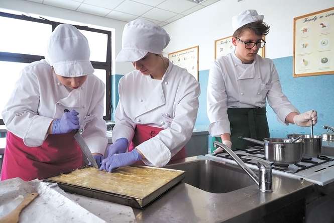 Laureaci mają otwarte drzwi na studia wyższe, otrzymali także cenne nagrody pieniężne i rzeczowe