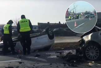 Radiowóz wymusił pierwszeństwo, doszło do wypadku. Mitsubishi dachowało [wideo]