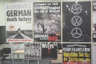 Jeden z plakatów prezentowanych na wystawie w IPN