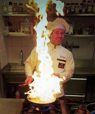 Doświadczenie zdobywał w wielu lubelskich restauracjach. Gotuje z uczuciem