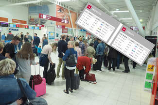 O godz. 16:15 z portu odleci zima (ang. – winter). Minutę później powinna wylądować wiosna (spring)