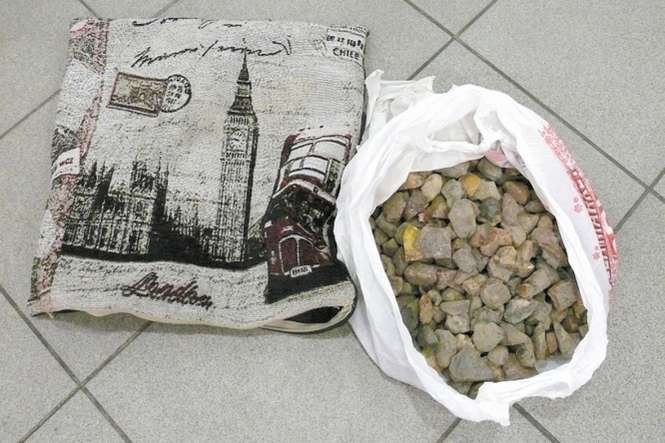 Przemytnik przewoził 2,1 kg bursztynu o wartości ponad 7 tys. zł