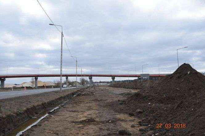 Tu powstanie węzeł Lubelska. Na zdjęciu nowy wiadukt do centrum handlowego na byłym lotnisku w Góraszce