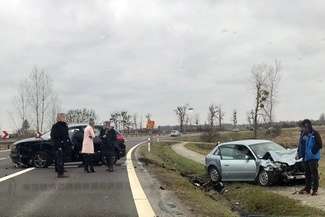 Wypadek na drodze nr 17, trzy osoby poszkodowane