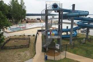 Rusza remont wodnych zjeżdżalni nad zalewem. Baseny jeszcze poczekają