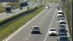 Sznur samochodów pod prąd na S17. "Bardzo niebezpieczne zachowanie" [wideo]