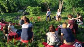 – Nastroje są optymistyczne. Zobaczymy co z tego wyrośnie – tak pierwsze, wtorkowe spotkanie na społecznej działce na Podzamczu podsumował jeden z przyszłych działkowiczów. Po prawej Ewelina Kruszyńska i Mateusz Borny
