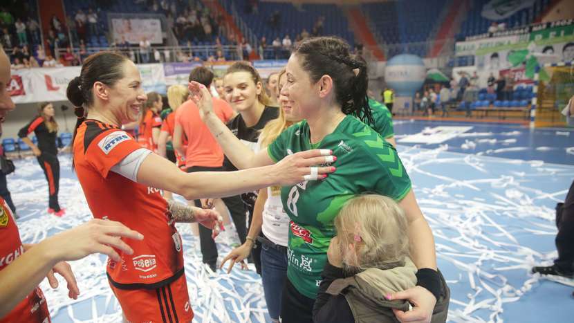 Karolina Semeniuk (z lewej) w Lublinie rozegrała ostatni mecz w karierze