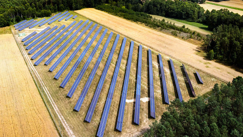 Elektrownia w Bordziłówce składa się 5560 paneli fotowoltaicznych o mocy 250W każdy. Zajmuje powierzchnię pięciu boisk piłkarskich
