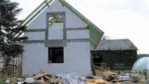 Dzięki wsparciu wielu ludzi we Wronowie powstaje nowy dom dla rodziny Saleckich