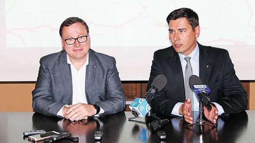 Senator Grzegorz Bierecki (na zdjęciu z lewej, z prezydentem Białej Podlaskiej Dariuszem Stefaniukiem) pod względem majątku nie ma sobie równych wśród lubelskich parlamentarzystów<br />
