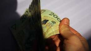 Pomogły wnieść zakupy a później okradły. Policja szuka oszustek