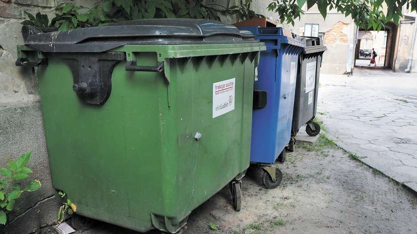 Ratusz zapewnia, że mimo kłopotów z przetargiem żadna część miasta nie zostanie od 1 lipca „porzucona” przez śmieciarki