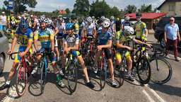 Na starcie 62 Międzynarodowego Wyścigu Kolarskiego Orlików Przyjaźni Polsko-Ukraińskiej im. płk Skopenki stanęło blisko 80 kolarzy