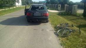 Rowerzysta wjechał w audi, trafił do szpitala