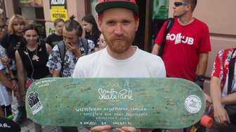 Nietypowy prezent dla Żuka na 61. urodziny. "Kółka będą, gdy będzie skatepark"