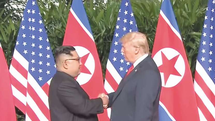 Historyczny szczyt w Singapurze. Przywódca Korei Północnej Kim Dzong Un i prezydent USA Donald Trump