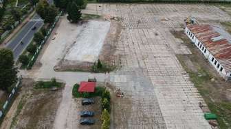 Puławy: Jest pusty plac, będzie hala sportowa [zdjęcia z drona]