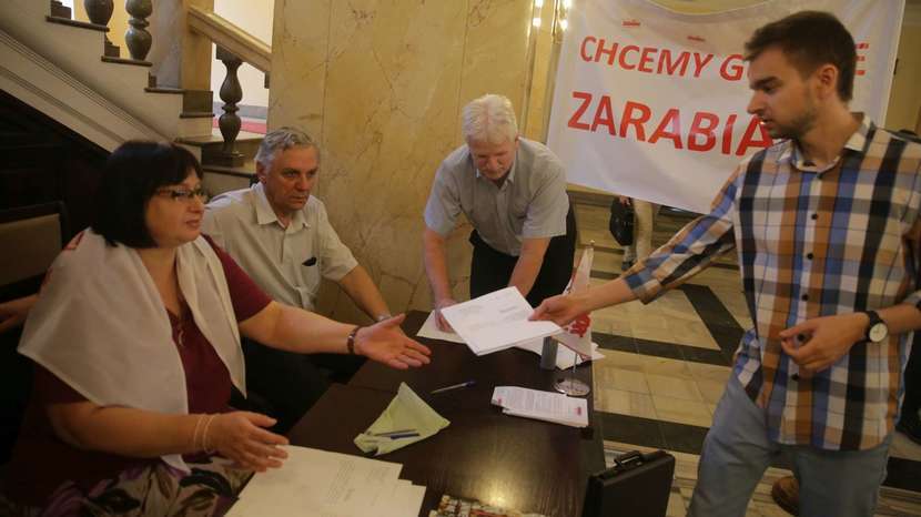 Pracownicy LUW zbierają podpisy pod listem do premiera Mateusza Morawieckiego<br />
