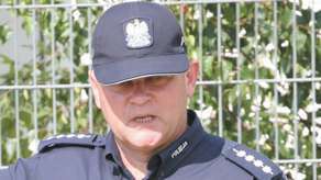 Tor przeszkód, tropienie śladów, czy obrona przewodnika. To tylko niektóre z zadań, jakie stały przed psami uczestniczącymi w wojewódzkich eliminacjach Kynologicznych Mistrzostw Policji. W ogólnopolskim finale nasz region będą reprezentować m. in. pies Ibar i jego przewodnik st. sierż. Artur Lipski z KMP w Zamościu. Owczarek Ibar to jeden z ponad 50 psów w lubelskim garnizonie, których szkolenie koordynuje asp. szt. Andrzej Lipski (na zdjęciu)