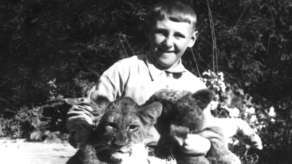 Z lwem pod pachą. Tak kiedyś wyglądało zoo w Zamościu