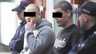 Podczas pierwszej rozprawy oskarżeni nie przyznali się do winy i odmówili składania wyjaśnień