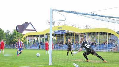 Tatran Kraśniczyn (czerwone stroje) będzie musiał zmierzyć się w nowym sezonie ze sporymi ubytkami w składzie