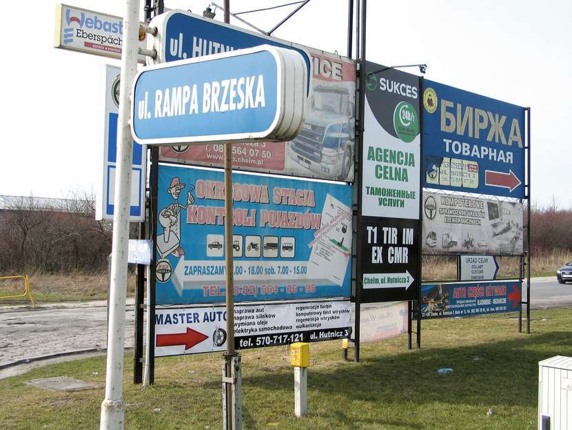 W Chełmie jest coraz więcej reklam i szyldów w języku ukraińskim<br />
