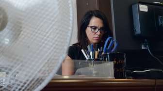 W Urzędzie Miasta Lublin godzin pracy nie skrócono. Na zdjęciu Katarzyna Duma z biura prasowego
