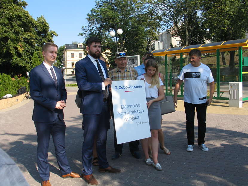 Jakub Banaszek kandydując na prezydenta Chełma obiecał wyborcom bezpłatną komunikację
